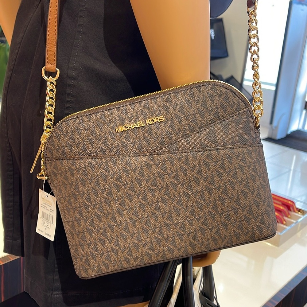 MICHAEL KORS
Jet Set Travel Medium Logo Dome Crossbody Bag
Brown 
NWT - Picture 9 of 16
